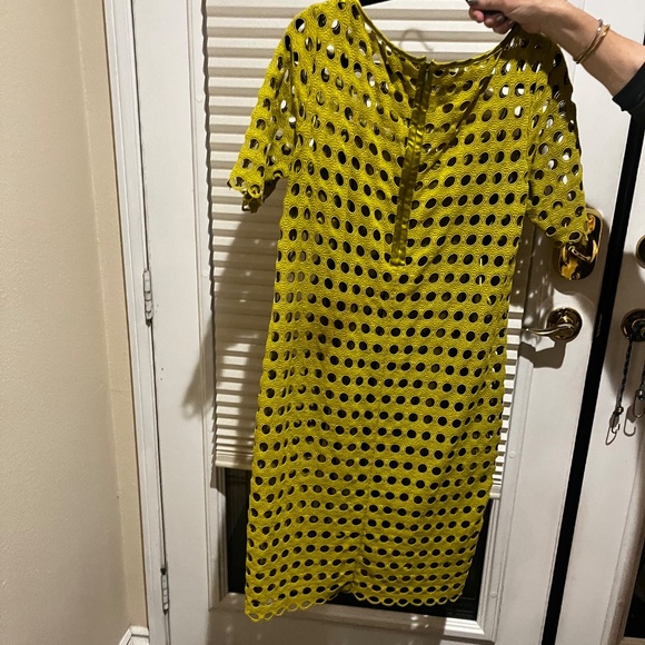 Worth NY, chartreuse pencil/sheath dress size 10. Circa 2013 retailed @$495. - Picture 2 of 4